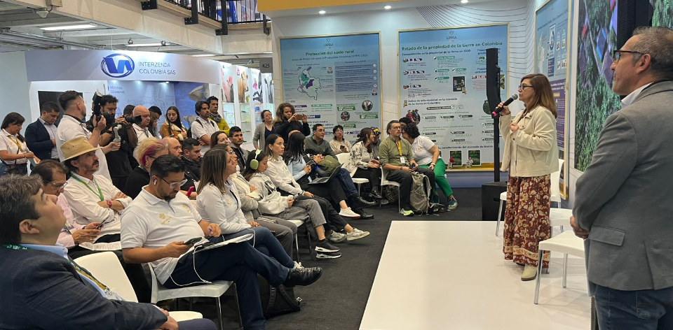 En desarrollo de #RendicuentasUPRA2025, los profes del campo de la Unidad de Planificación Rural Agropecuaria (UPRA) socializaro