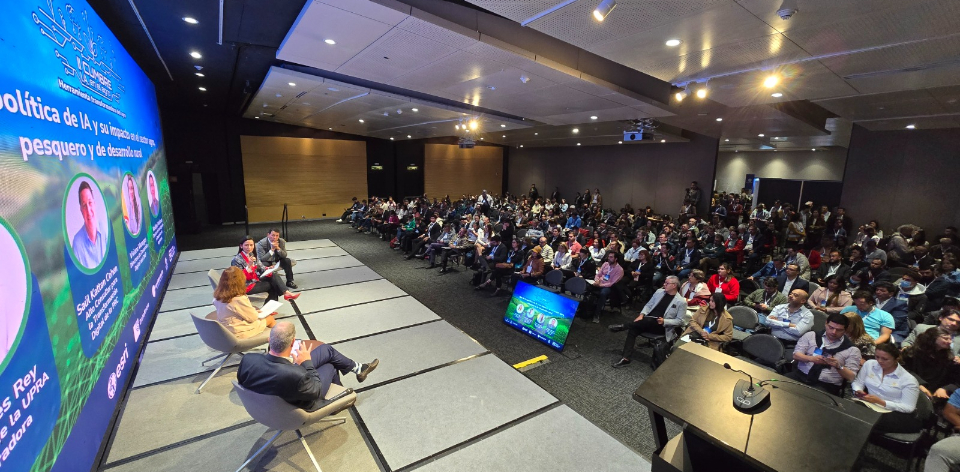 Culmina con éxito la II Cumbre de IA - AgroTIC 2025: el agro colombiano avanza de la mano de la inteligencia artificial