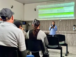 ¡Estamos en #Une, #Cundinamarca! 📊 Realizamos un taller para conocer cuánto cuesta producir #CebollaBulbo en Colombia.