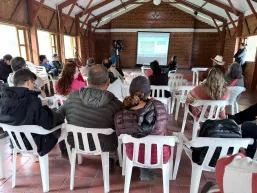 Estamos en la vereda Río Frío de Tabio (Cundinamarca), dialogando con la comunidad rural sobre el proceso de identificación de las Áreas de Protección para la Producción de Alimentos (APPA). 