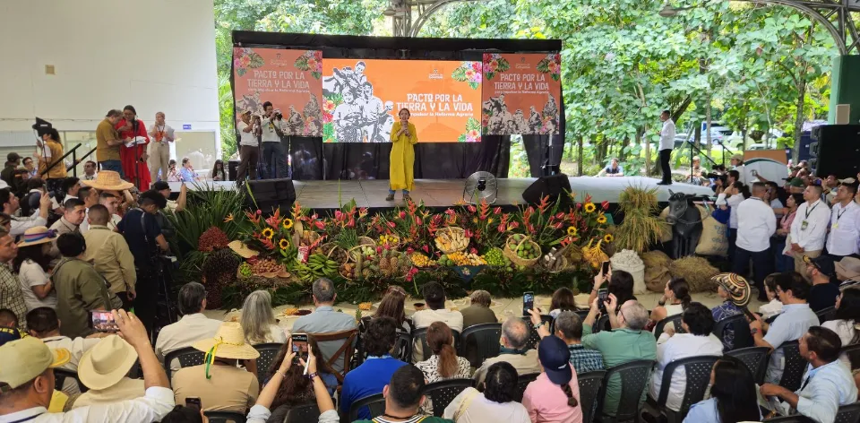 Colombia suscribe el Pacto por la Tierra y la Vida, pilar fundamental del Plan Decenal de la Reforma Agraria