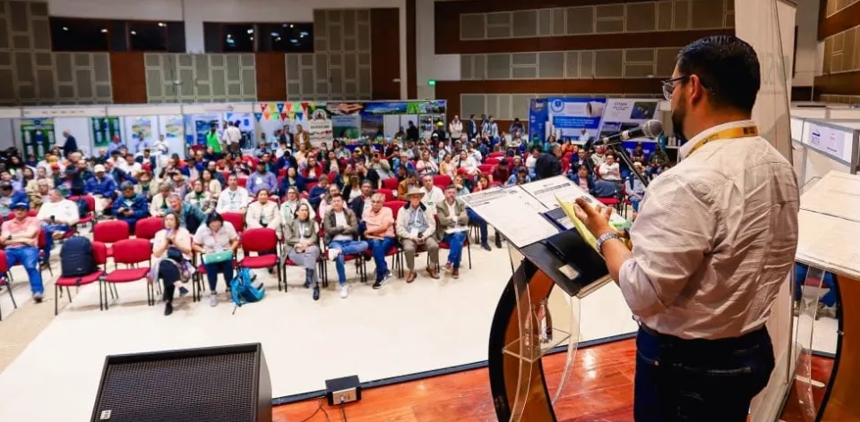 Estamos comprometidos con el ordenamiento del territorio alrededor del agua Estamos comprometidos con el ordenamiento del territorio alrededor del agua