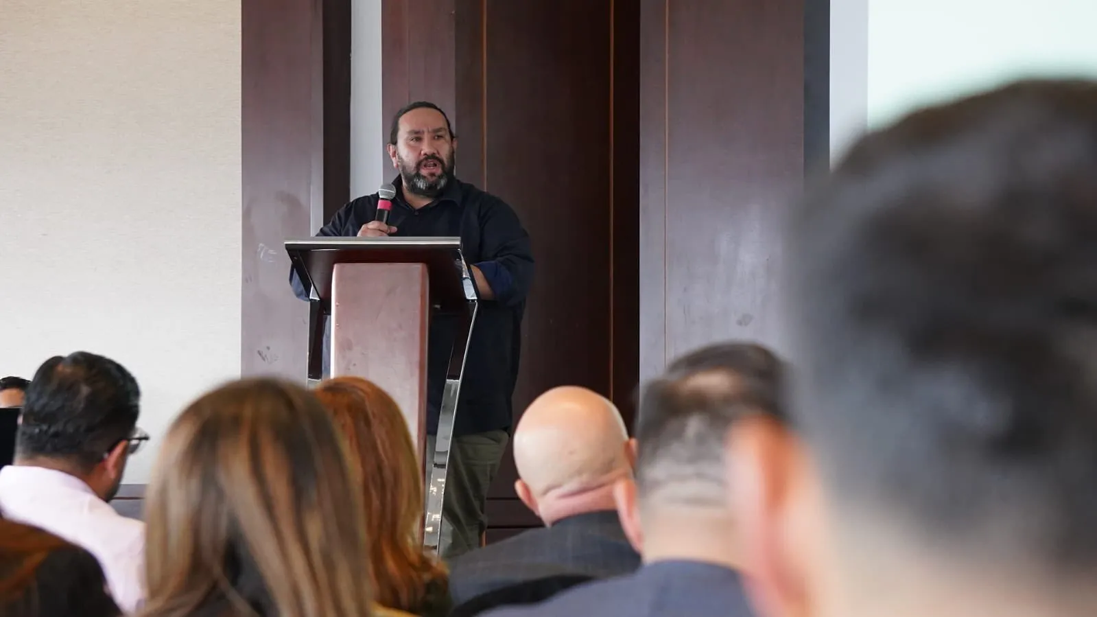 Durante la jornada de empalme en la @UPRAColombia el nuevo director general, Juan Pablo Sandoval se dirigió a los colaboradores de la entidad y reconoció su importancia como referente técnico en el sector rural agropecuario. Durante la jornada de empalme en la @UPRAColombia el nuevo director general, Juan Pablo Sandoval se dirigió a los colaboradores de la entidad y reconoció su importancia como referente técnico en el sector rural agropecuario.