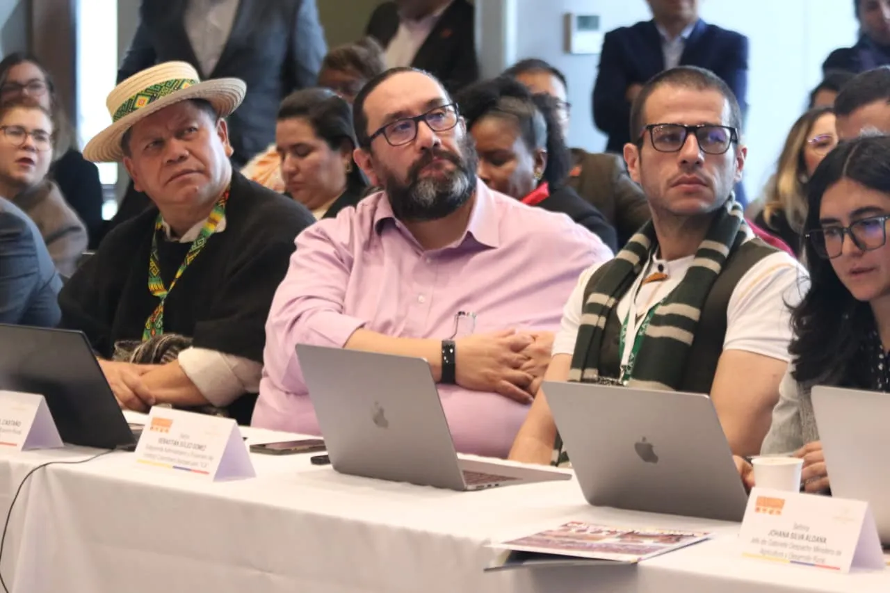 La #UPRA, en cabeza del director general,  @Juanpasandovalc , acompañó a la ministra  @MCarvajalinoV  en la instalación del empalme del sector Agricultura