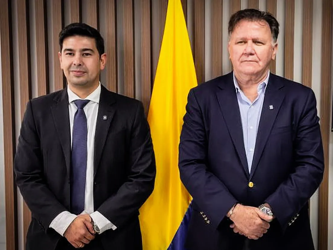 Se posesiona ante el ministro del Agricultura, Indalecio Dangond Baquero, el nuevo director general (e) de la #UPRA, Alberto José Esmeral Ramírez.